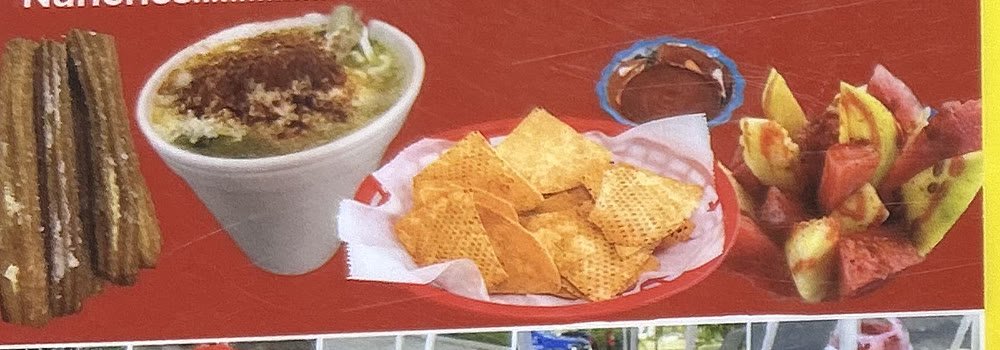 Churros, esquites, totopos y fruta